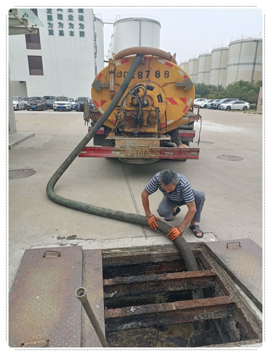 蒋场镇隔油池清掏