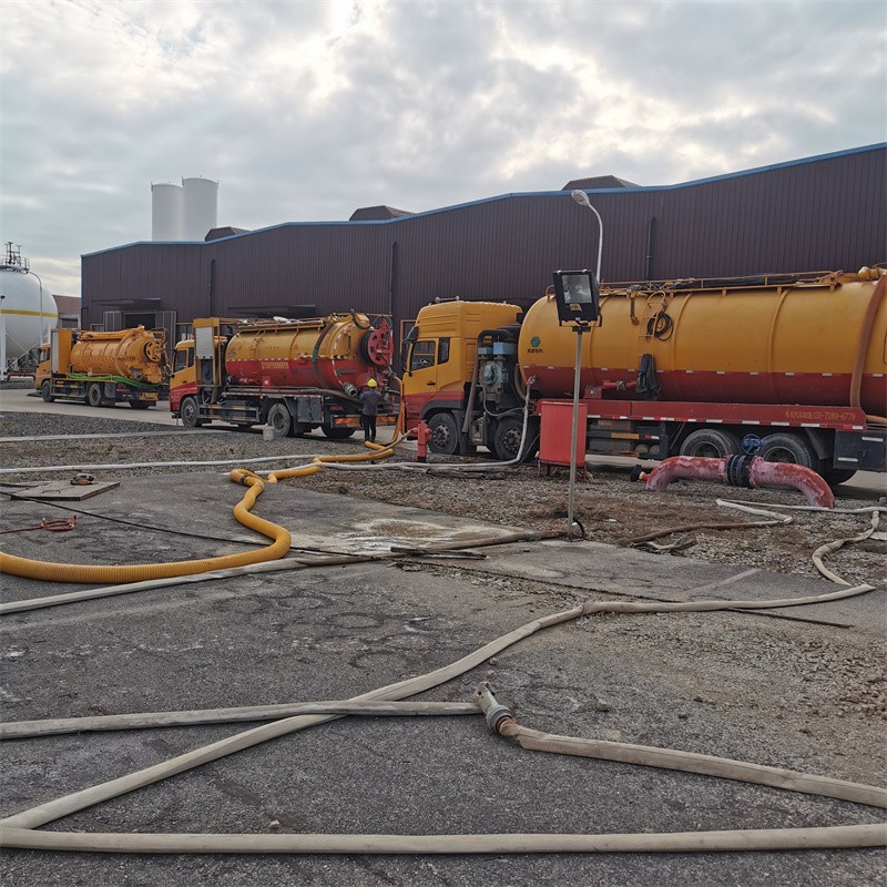 蒋场镇污水池清理