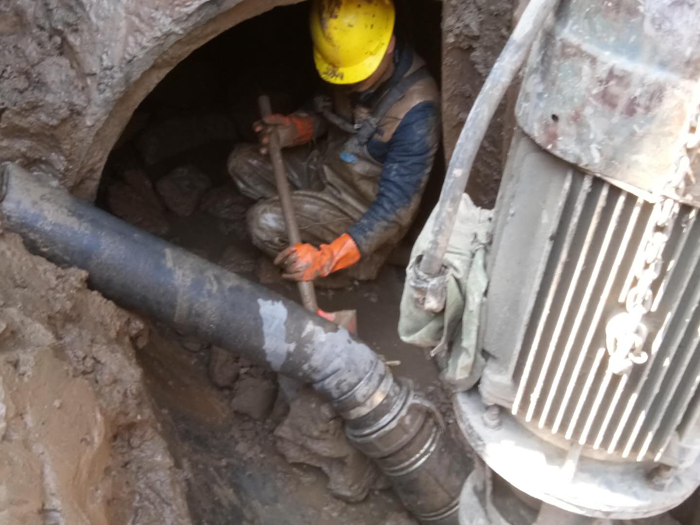 蒋场镇管道清淤