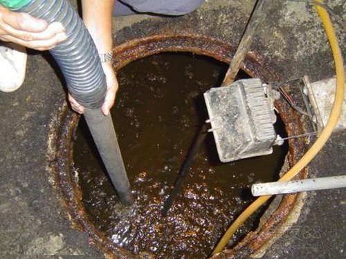 蒋场镇隔油池清理