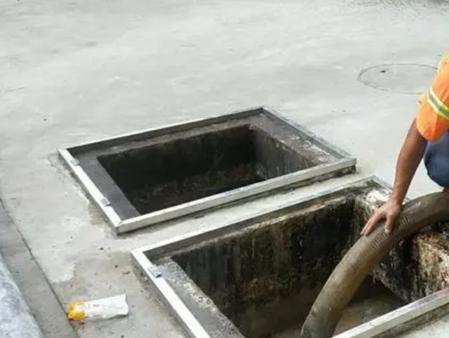 蒋场镇化粪池清理